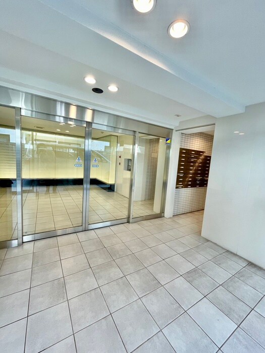 物件外観写真5　(エントランス部分)