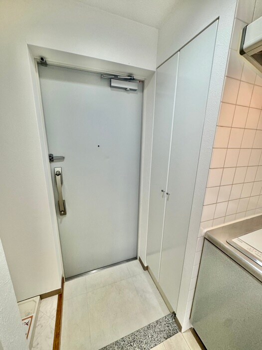 物件内観写真14　(玄関)
