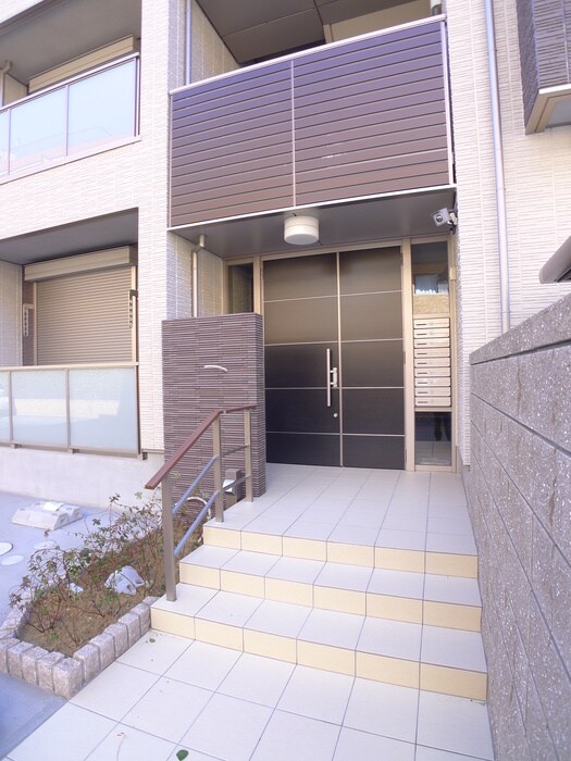 物件外観写真3　(エントランス部分)