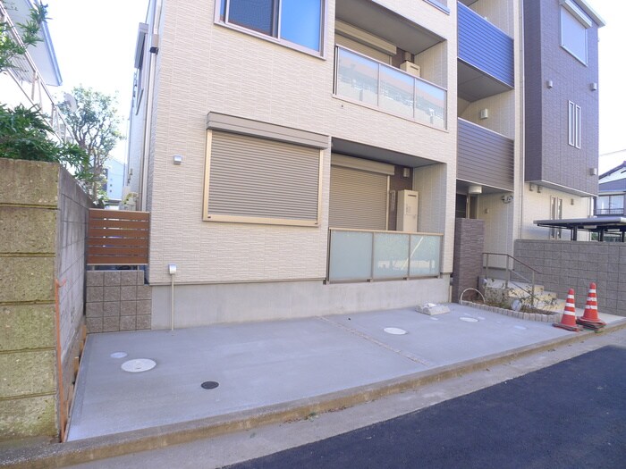 物件外観写真5　(駐車場)