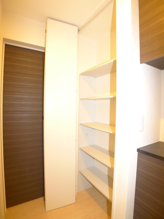 物件内観写真13　(収納)