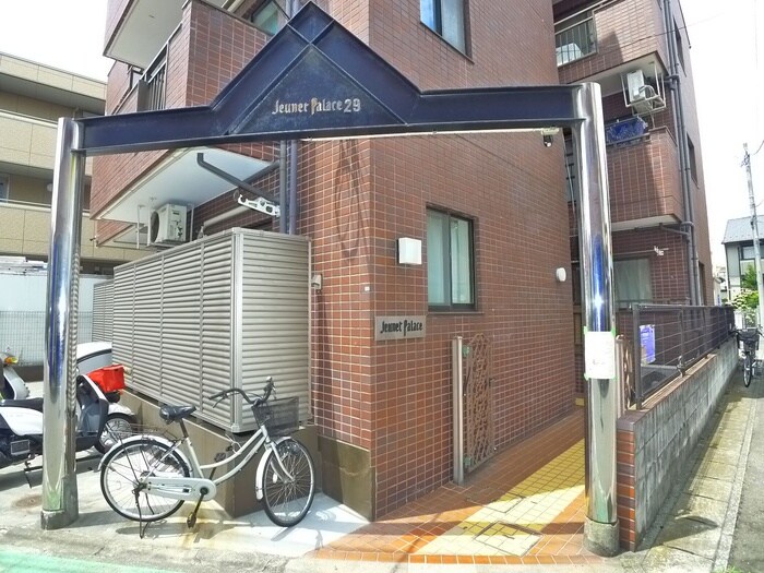 物件外観写真6　(エントランス部分)