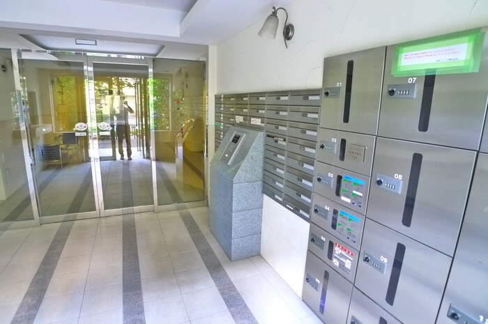 物件外観写真4　(エントランス部分)