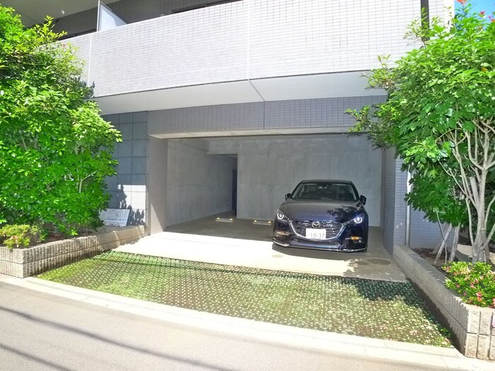 物件外観写真5　(駐車場)