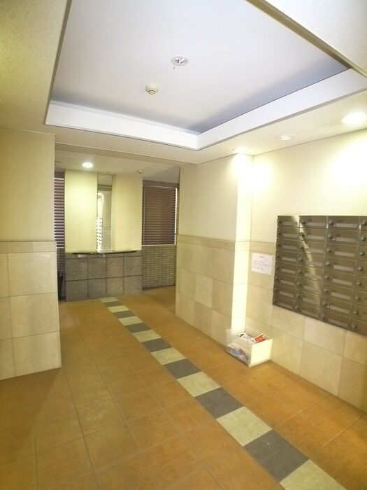 物件外観写真6　(エントランス部分)