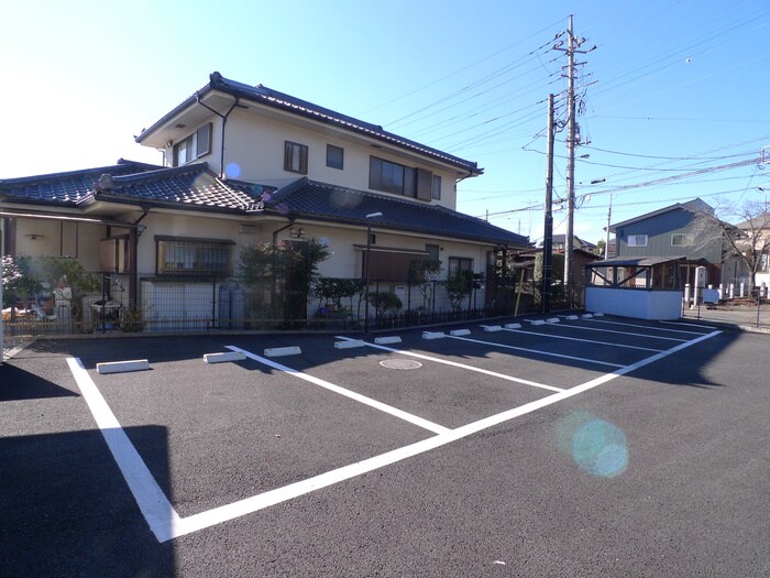 物件外観写真3　(駐車場)