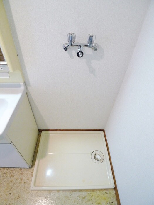 物件内観写真16　(洗濯機置場)