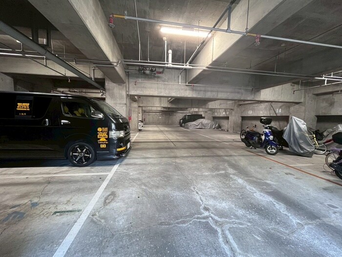 物件外観写真5　(駐車場)