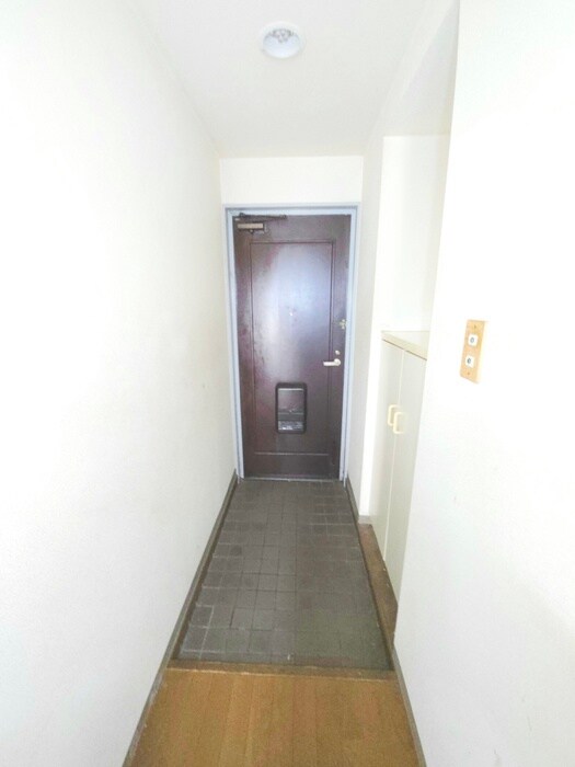 物件内観写真13　(玄関)