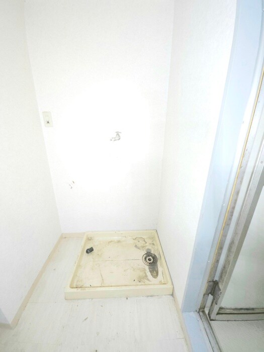 物件内観写真17　(洗濯機置場)