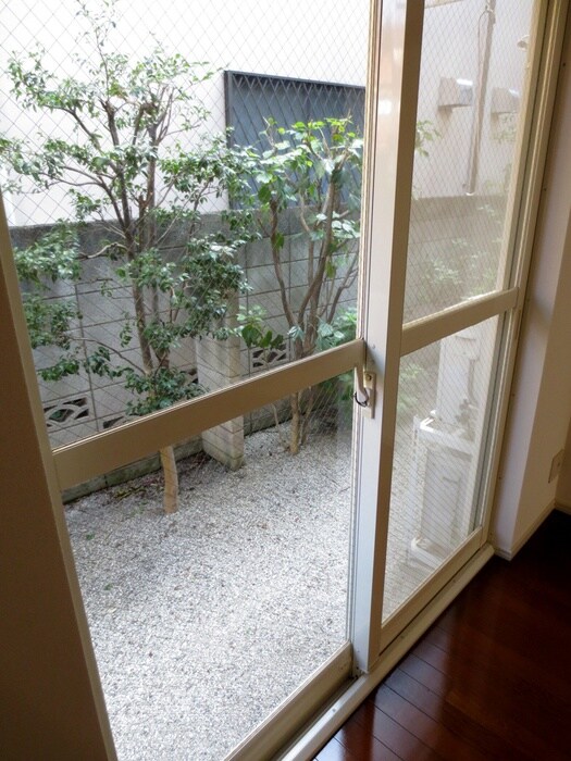 物件内観写真10　(室内からの展望)