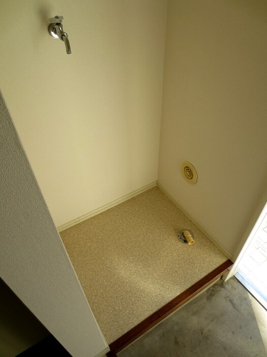 物件内観写真12　(洗濯機置場)