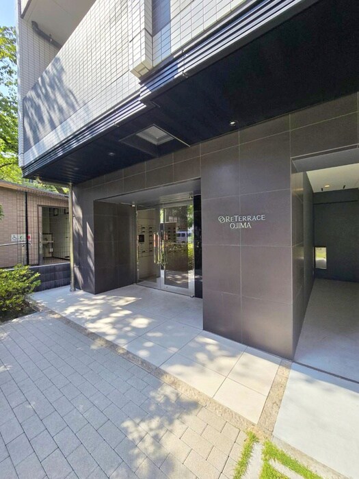 物件外観写真2　(エントランス部分)