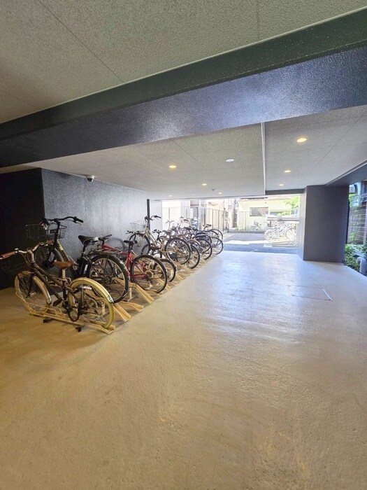 物件外観写真3　(駐輪場)