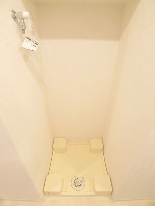 物件内観写真12　(洗濯機置場)