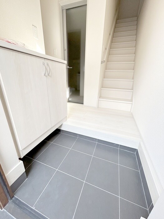 物件内観写真13　(玄関)