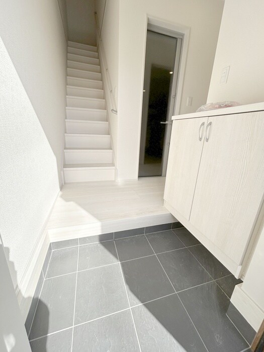 物件内観写真14　(玄関)