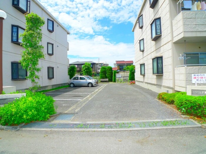 物件外観写真4　(駐車場)