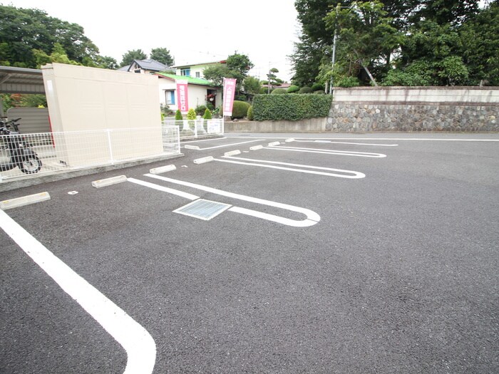 物件外観写真3　(駐車場)