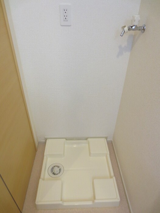 物件内観写真16　(洗濯機置場)