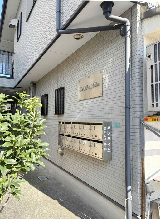 物件外観写真2　(エントランス部分)