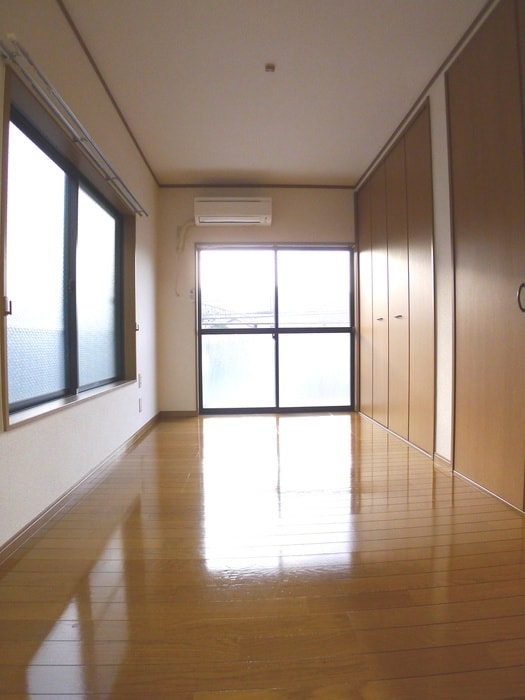 物件内観写真7　(室内からの展望)