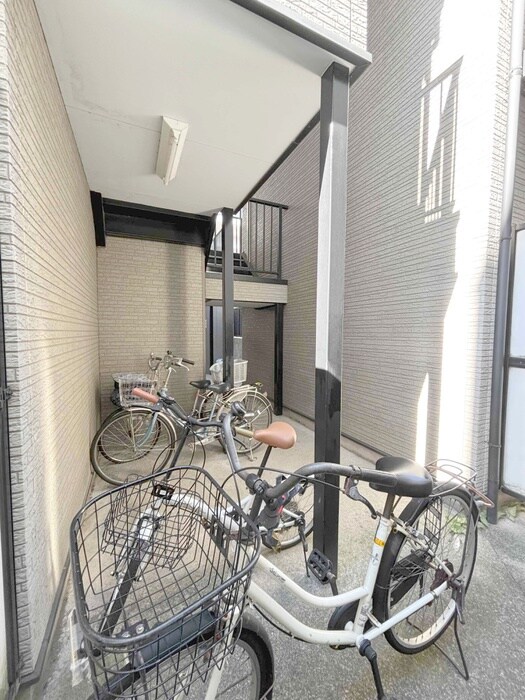 物件外観写真3　(駐輪場)