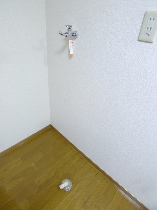 物件内観写真14　(洗濯機置場)