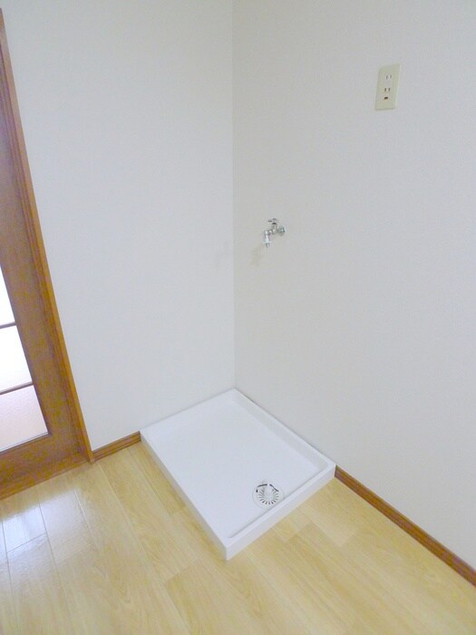 物件内観写真9　(洗濯機置場)