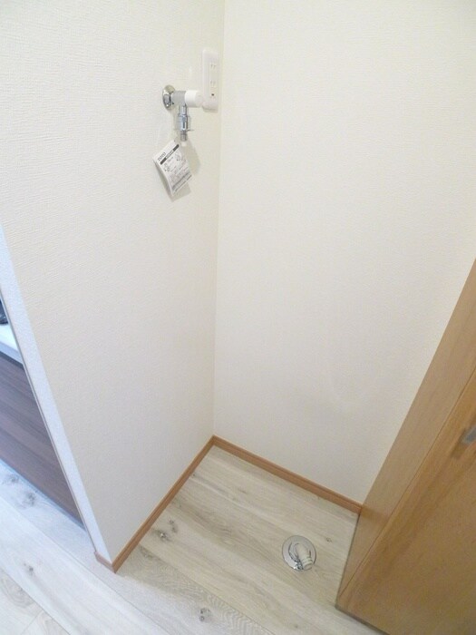 物件内観写真13　(洗濯機置場)