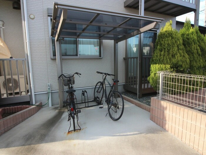 物件外観写真4　(駐輪場)
