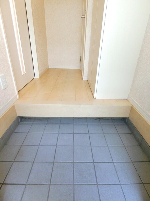 物件内観写真16　(玄関)