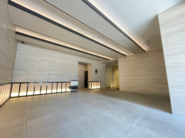 物件外観写真2　(エントランス部分)