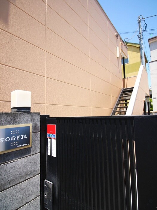 物件外観写真3　(エントランス部分)