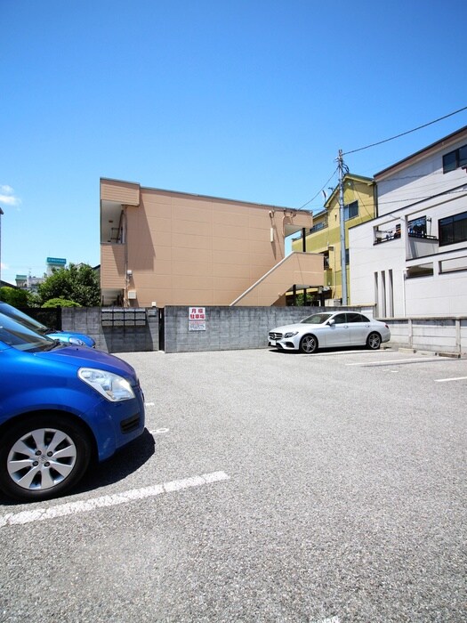 物件外観写真4　(駐車場)