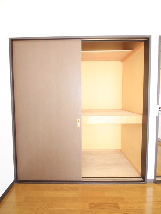 物件内観写真11　(収納)