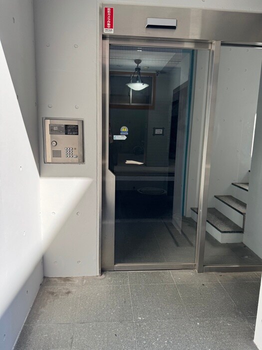 物件外観写真6　(エントランス部分)