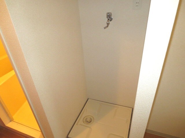 物件内観写真14　(洗濯機置場)