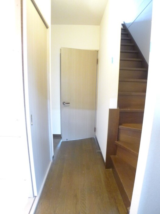 物件内観写真16　(玄関)