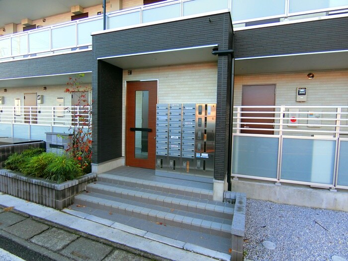 物件外観写真3　(エントランス部分)