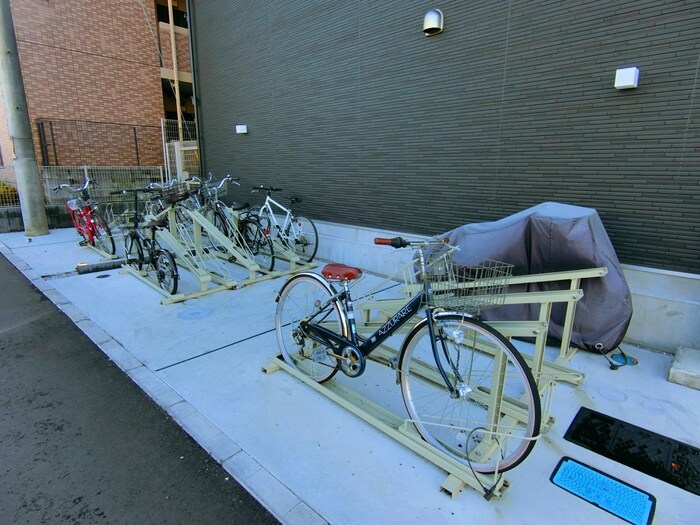 物件外観写真4　(駐輪場)