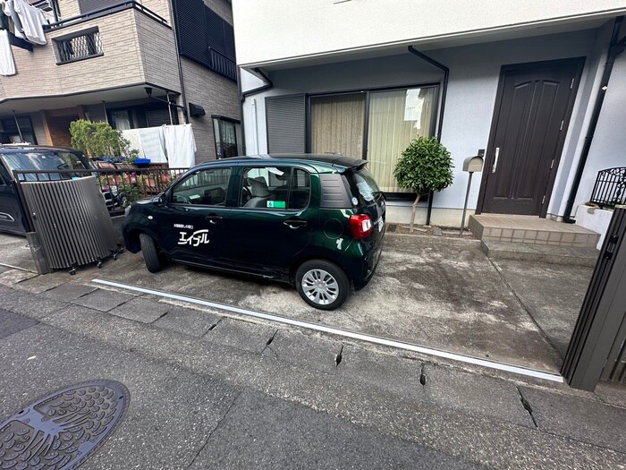 物件外観写真6　(駐車場)