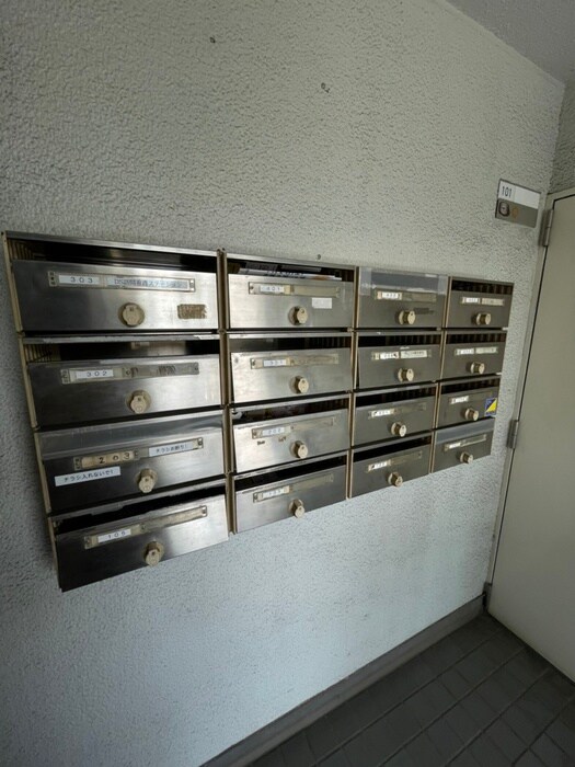 物件外観写真5　(エントランス部分)