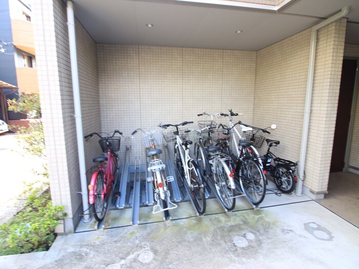 物件外観写真5　(駐輪場)