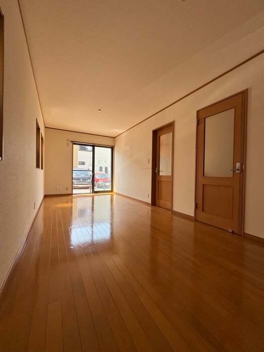 物件内観写真6　(室内からの展望)