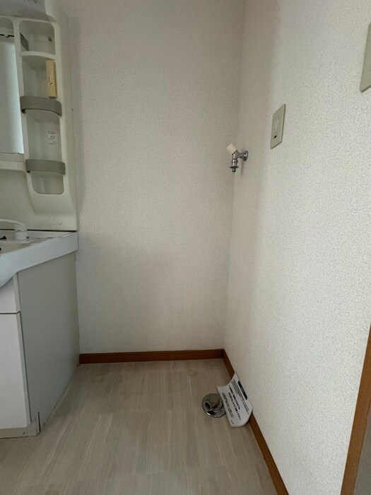 物件内観写真13　(洗濯機置場)