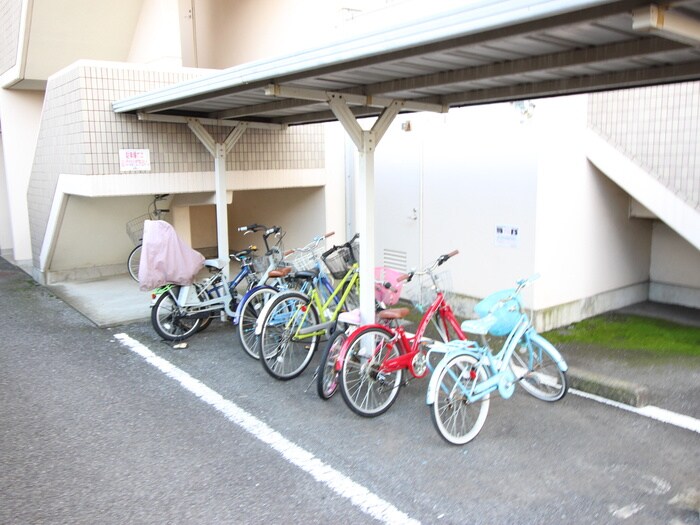 物件外観写真5　(駐輪場)