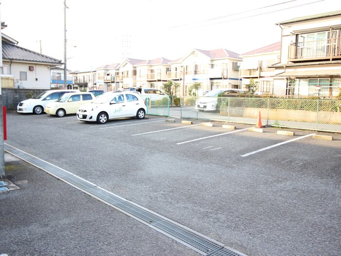 物件外観写真6　(駐車場)