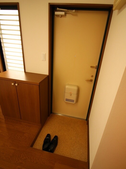 物件内観写真13　(玄関)