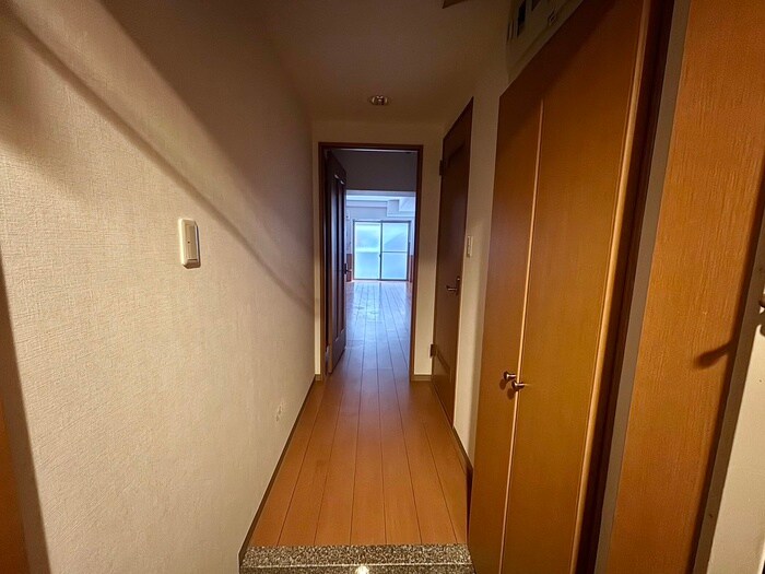 物件内観写真10　(廊下)